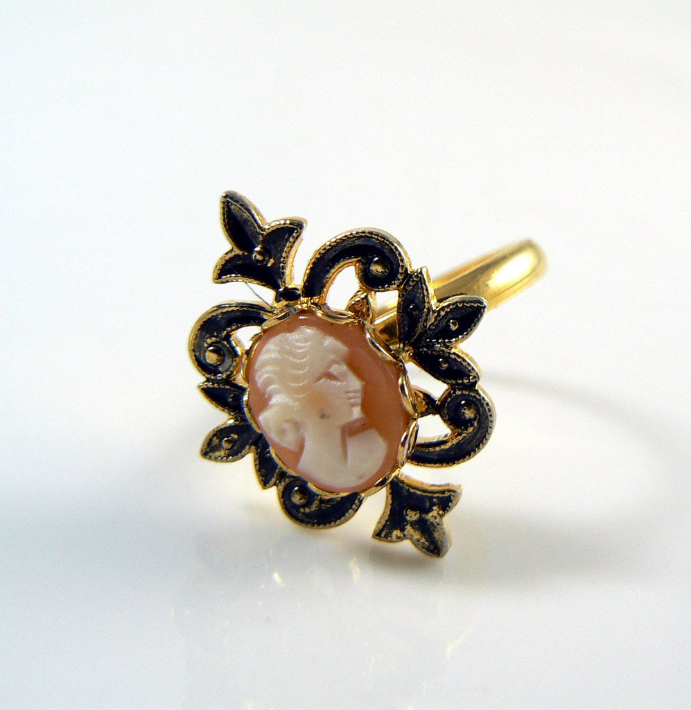 Vintage Hand Carved Shell Cameo Ring