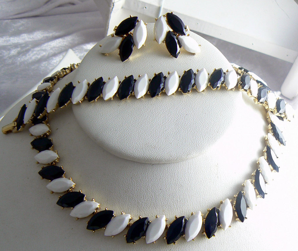 Vintage Crown Trifari Black And White Thermoset Parure - Vintage Lane Jewelry