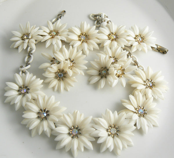 Vintage Coro Soft White Plastic Daisy Flower Parure