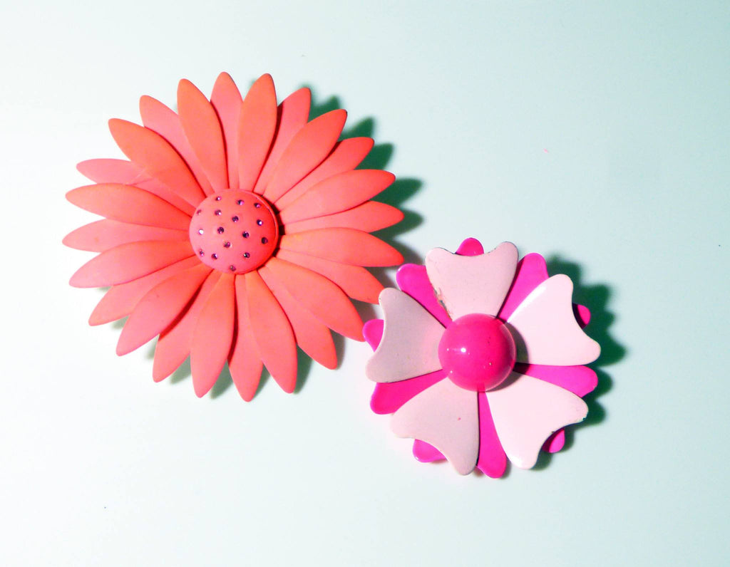 Bright Pink and Black Enamel Flower Pins Daisy Lot - Vintage Lane Jewelry