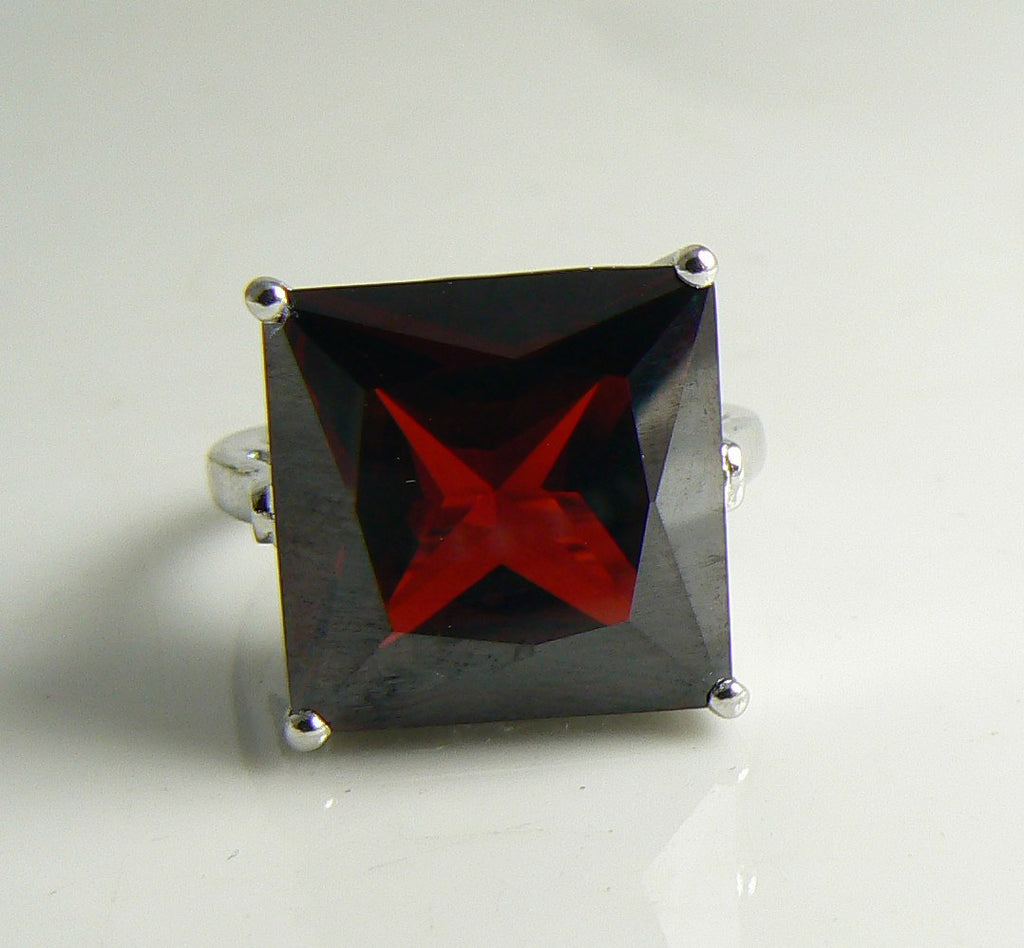 Garnet Zirconia 12 ct Sterling Silver Filigree Ring, Size 6.5