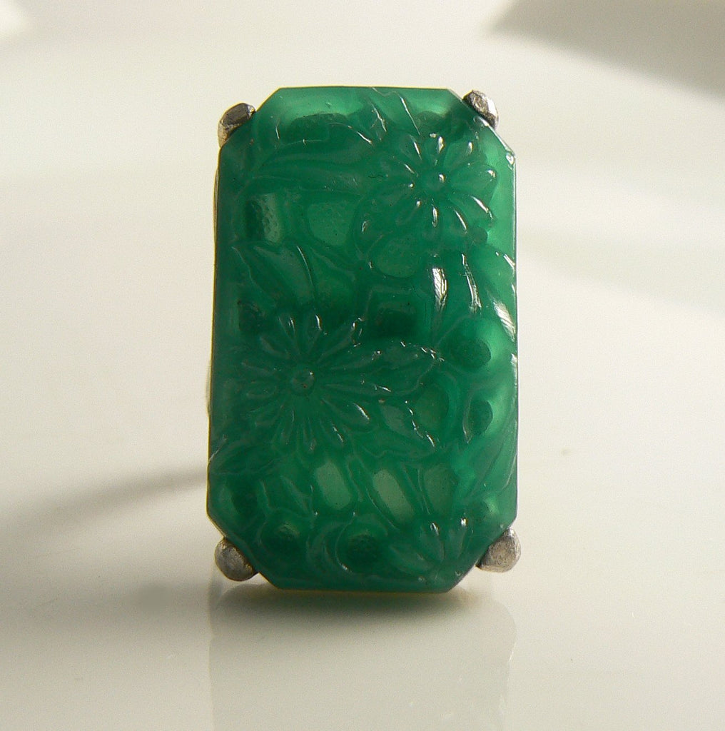Large Vintage Carved Peking Glass Ring