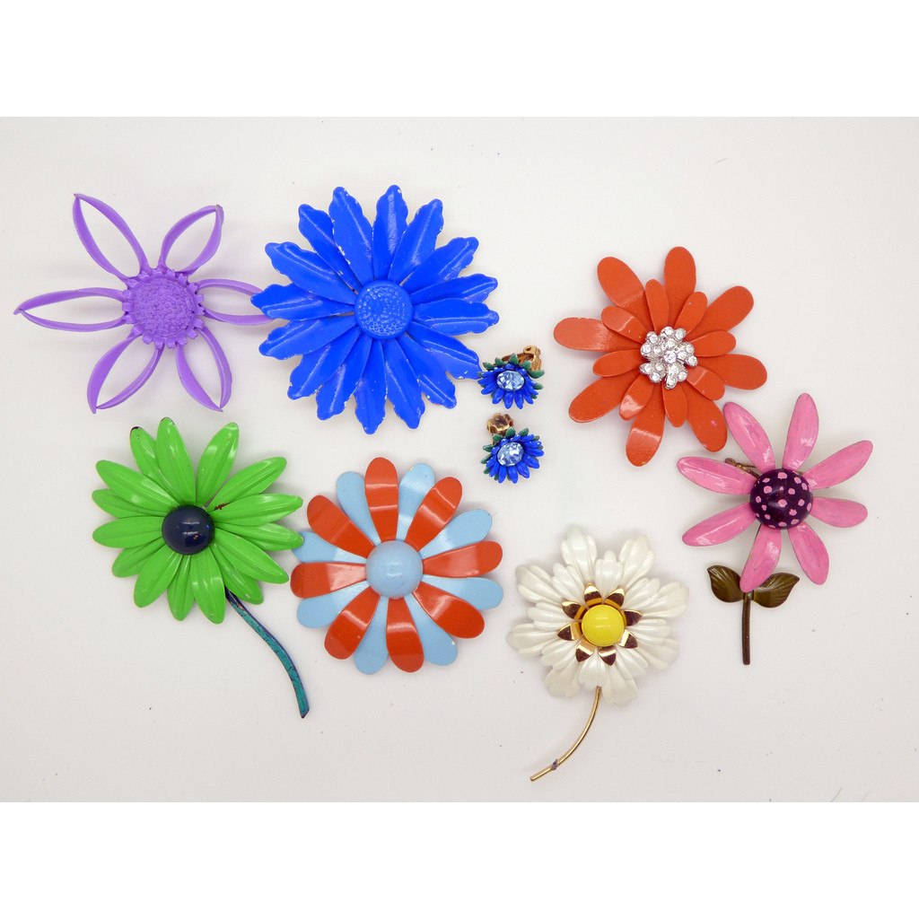 Large Enamel Flower Pins Daisy Colorful Lot , 7 pins, blue daisy clip earrings