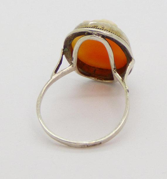 Art Deco Oval Left Faced Shell Cameo Sterling Silver Ring, Size 6.5 - Vintage Lane Jewelry