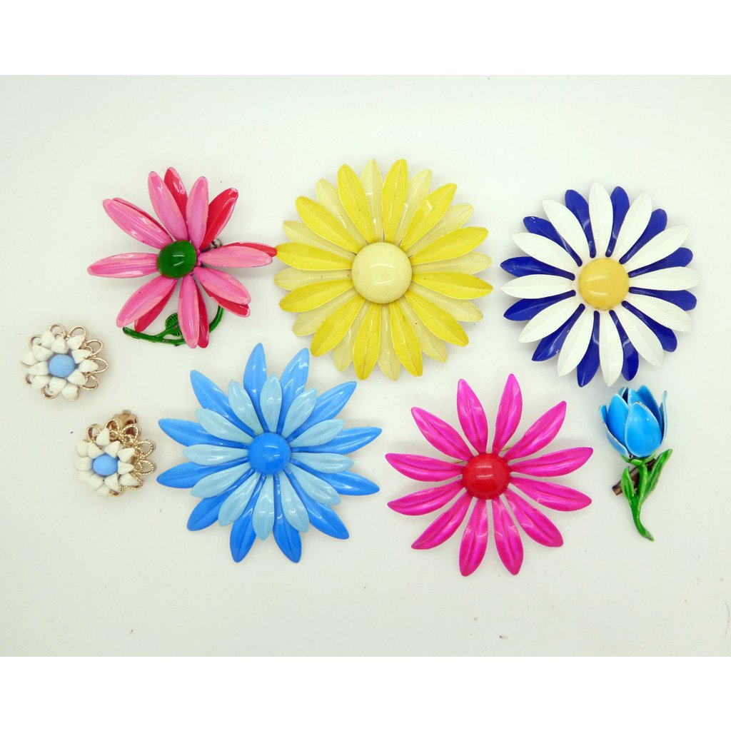 Large Vintage Enamel Flower Pins, Daisies, Sara Coventry Earrings
