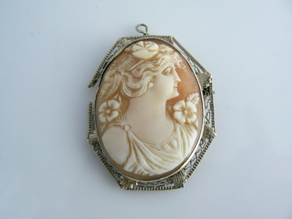 Vintage Carved Shell Cameo Pendant