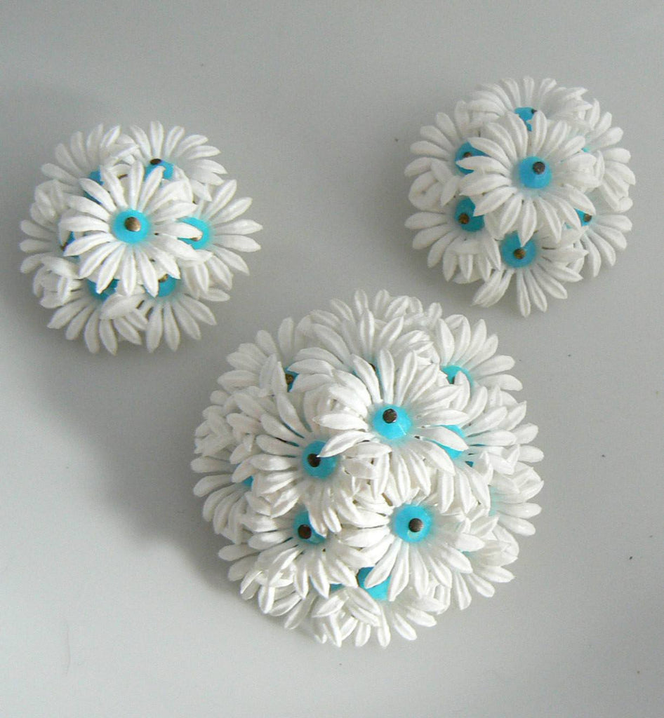 Plastic Daisy Flower Demi Parure