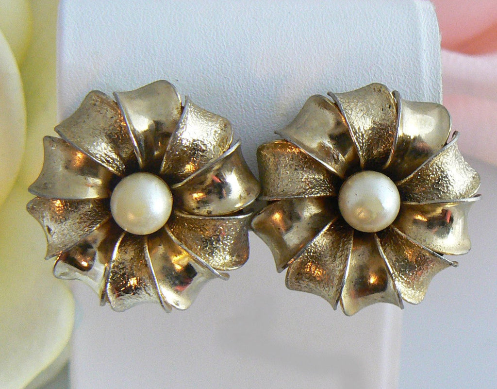 Gold Tone Faux Pearl Flower Clip On Earrings