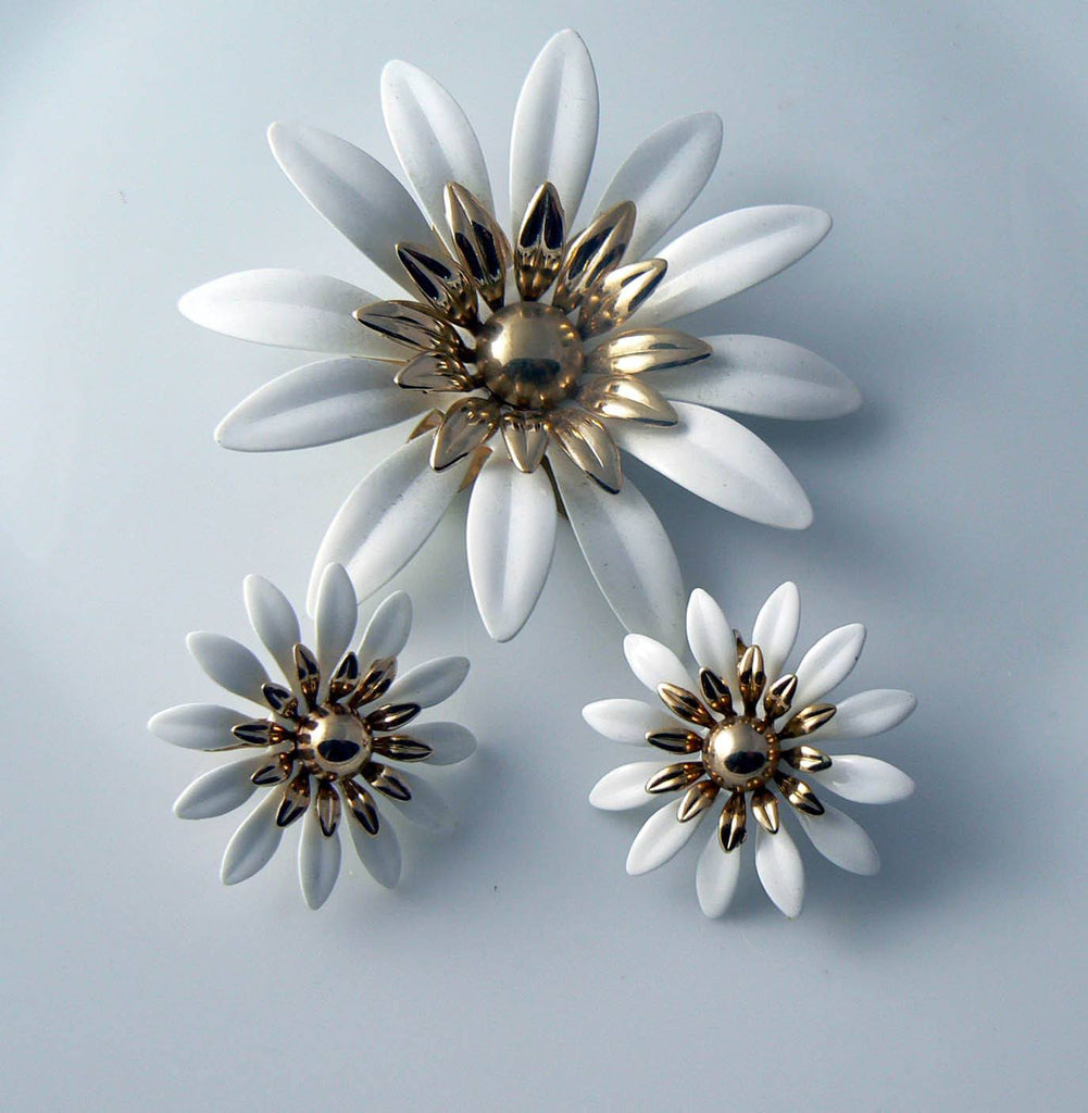 Vintage Sarah Coventry White Daisy Demi Parure