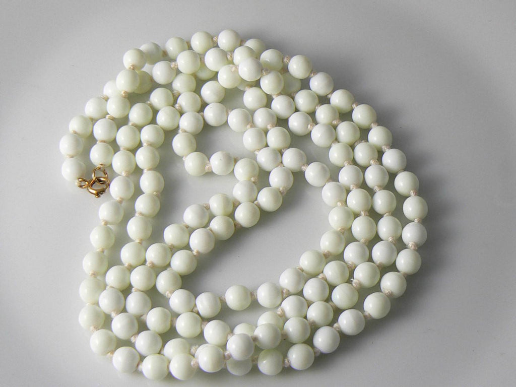 Art Deco Cream Uranium Glass Flapper Beads