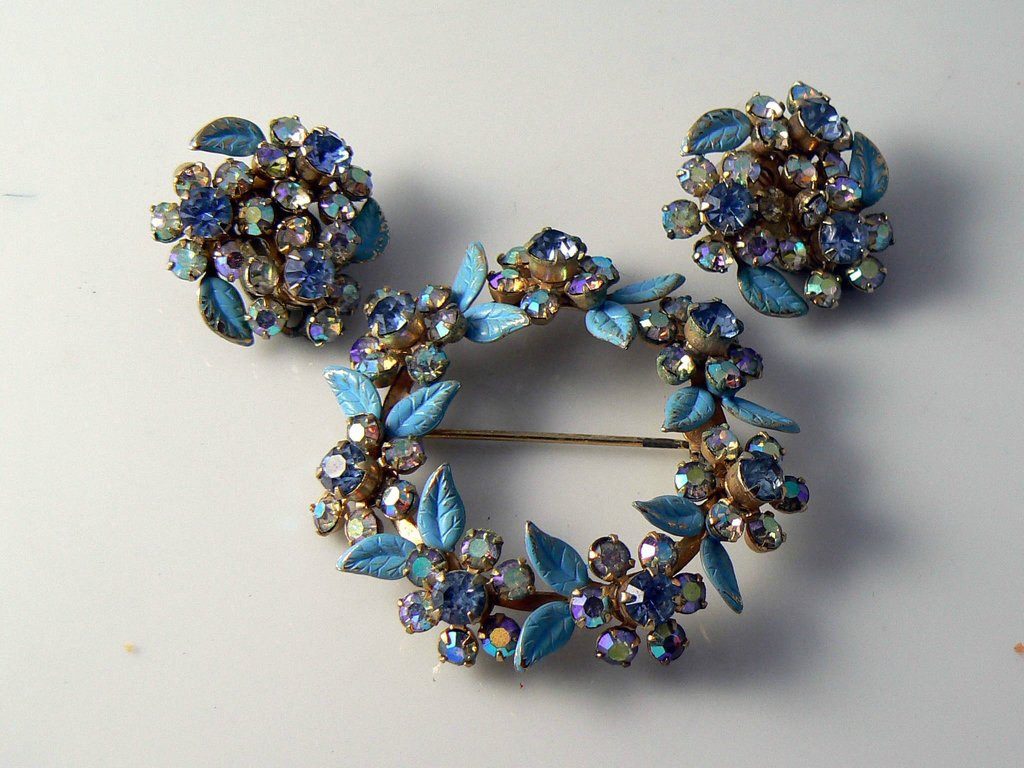 Vintage Weiss Blue Enamel And Ab Rhinestone Brooch And Earrings Set