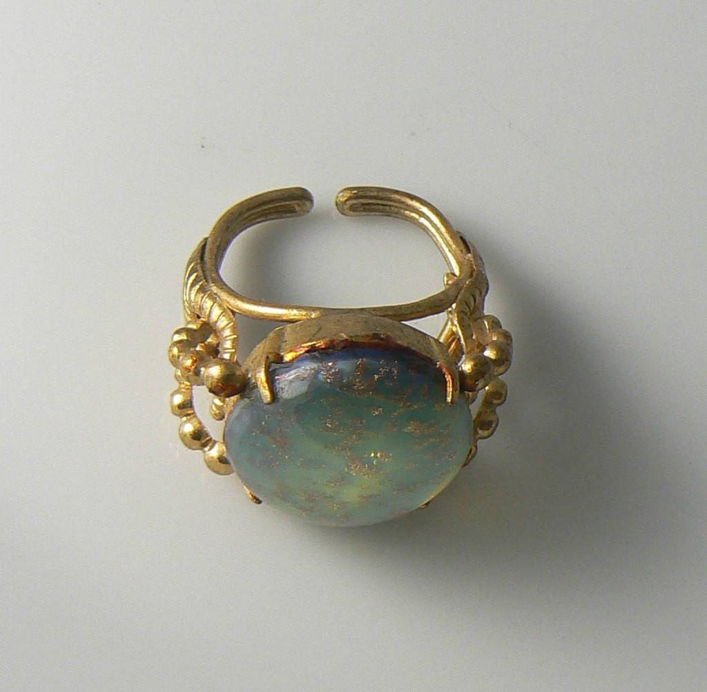 Huge Vintage Green Venetian Glass Cabochon Ring - Vintage Lane Jewelry