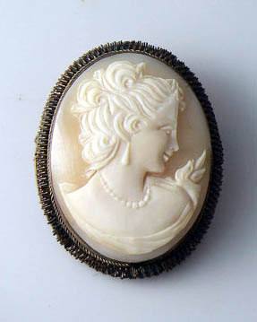 Vintage Hand Carved Shell Cameo Brooch/pin/pendant