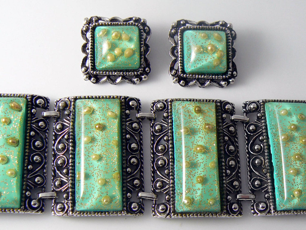 Gorgeous Green Confetti Lucite Chunky Bracelet Earring Set