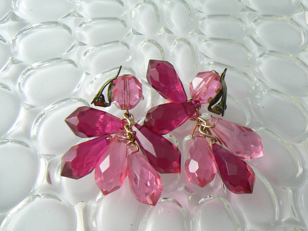 Vintage Dangling Faceted Pink/red Lucite Bead Earrings