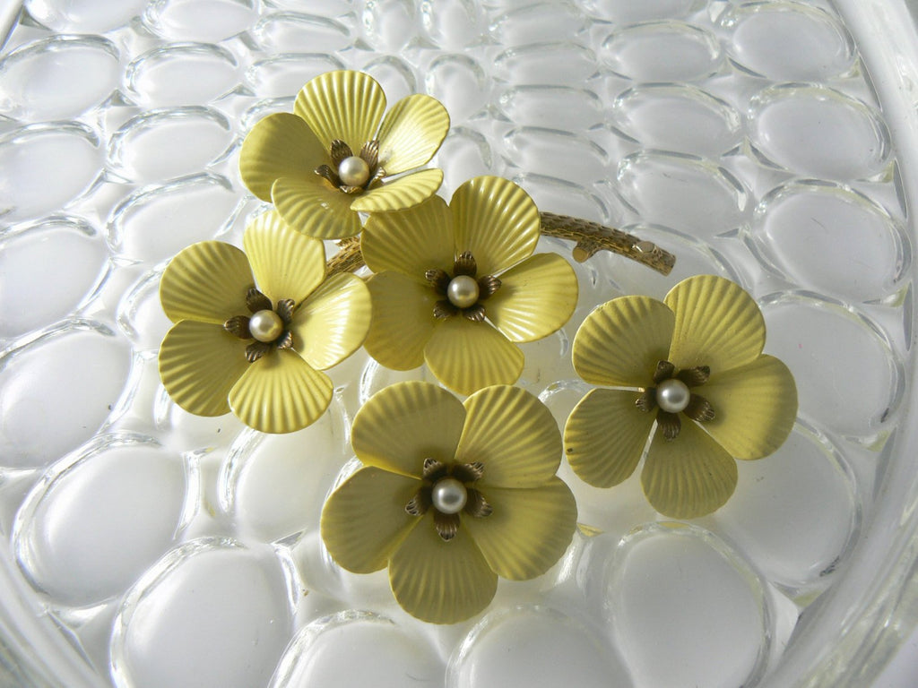 Sarah Coventry Yellow Primrose Flower Demi Parure
