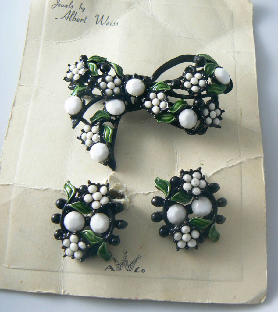 Weiss Japanned Green Enamel White Bead Flowers Pin Set