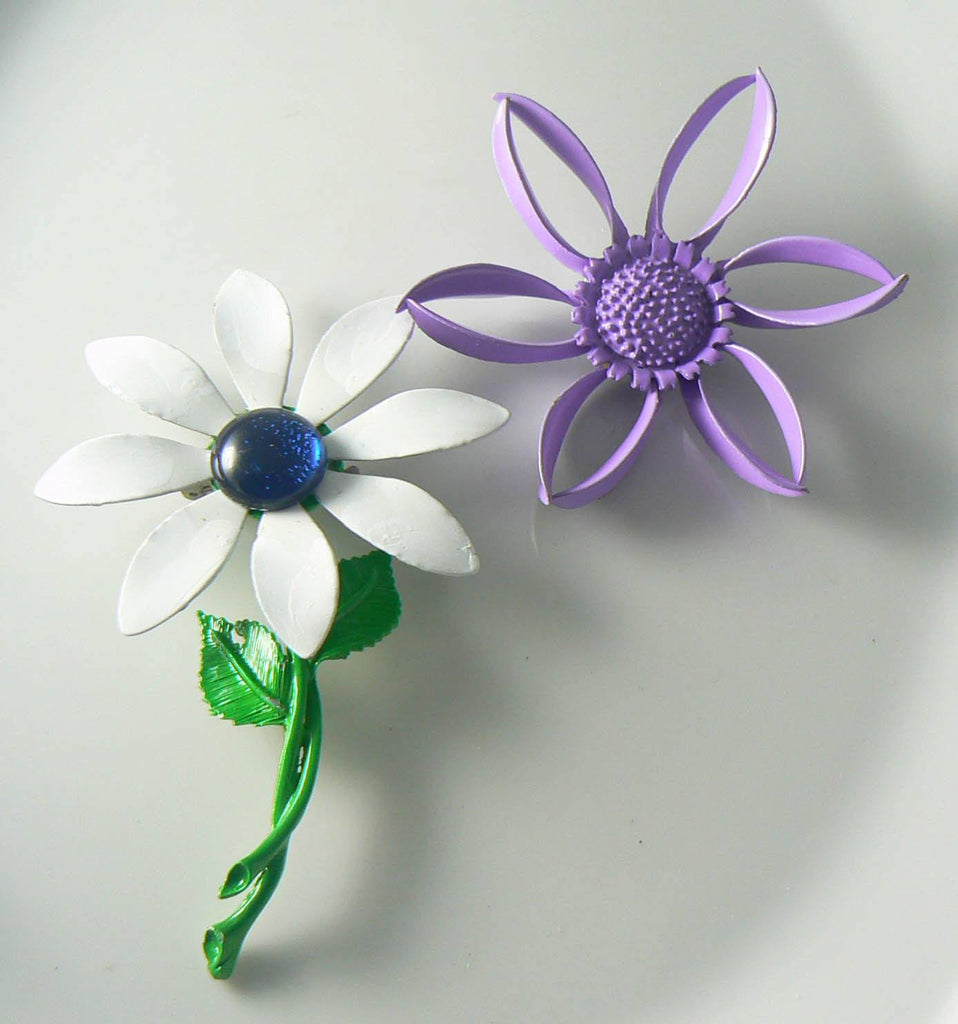 Vintage Enamel Daisy Pins