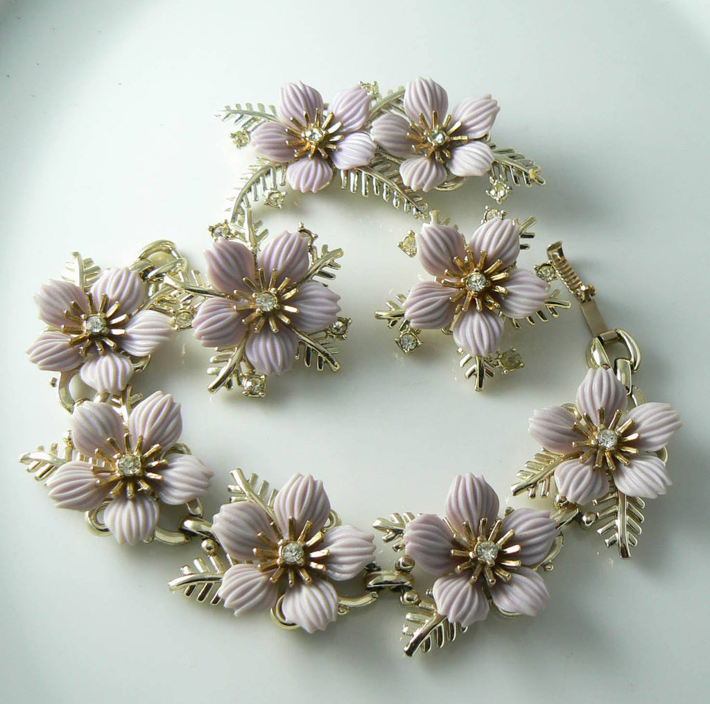 Vintage Pale Mauve Spring Flower Parure