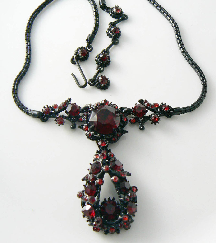 Vintage Hollycraft 1958 Red On Black Enameled Necklace