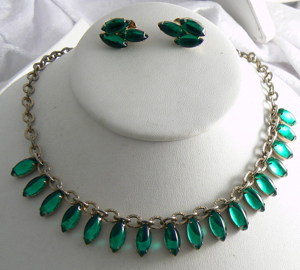 Vintage Emerald Green Cabochon Necklace And Clip Back Earring Set
