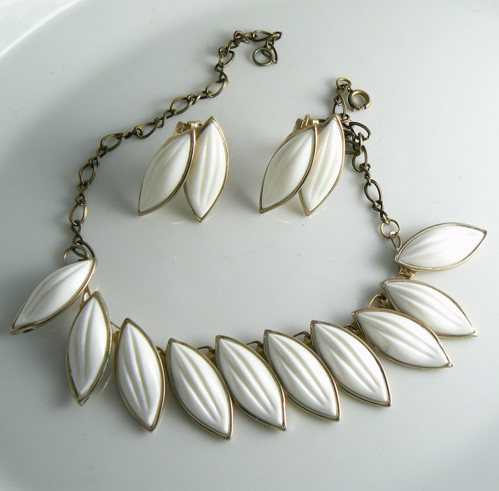 Vintage White Plastic Necklace And Earring Set