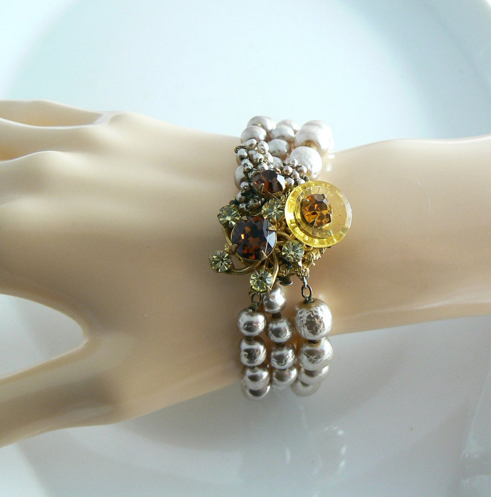 Gorgeous signed Miriam Haskell Baroque pearls and Glass Beads Bracelet - Vintage Lane Jewelry