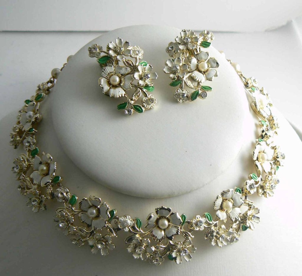 White Enamel Flowers Rhinestone Pearl Necklace Bracelet Earring Set