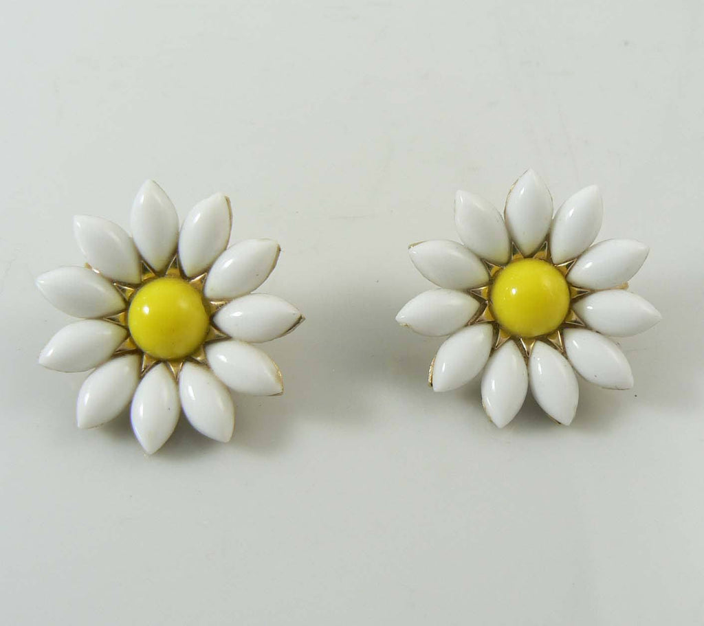 Crown Trifari white and yellow lucite daisy flower clip earrings