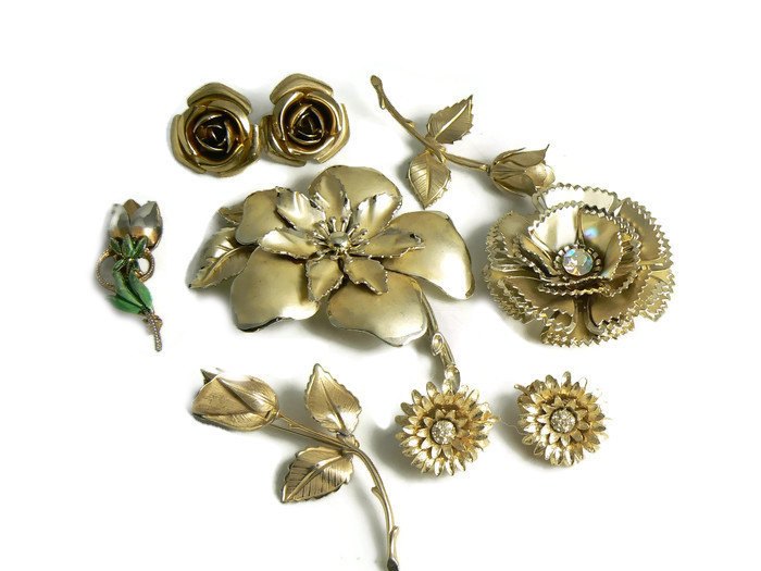 Vintage Gold Flowers Pins and Earrings Lot