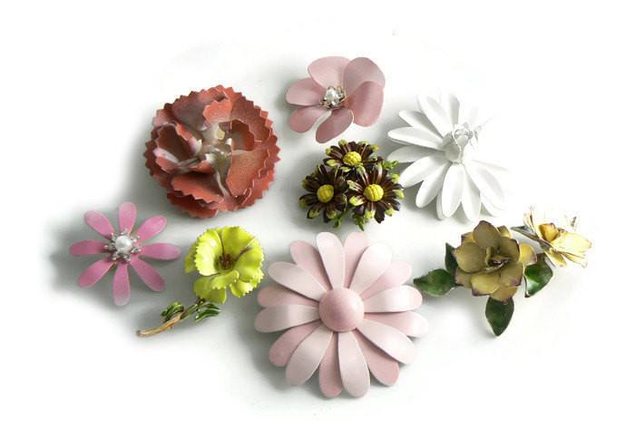 Vintage Enamel Flower Lot, 8 pins