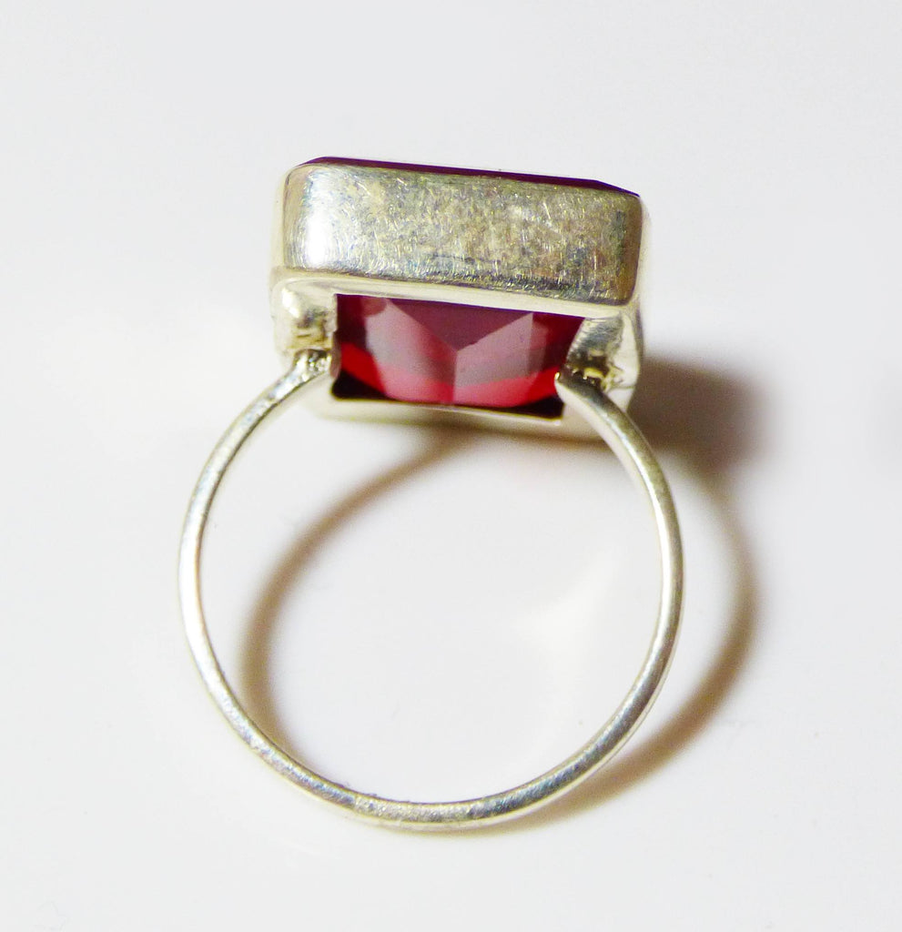 22CT Fire Garnet Sterling Silver Modernist Ring, 925 - Vintage Lane Jewelry