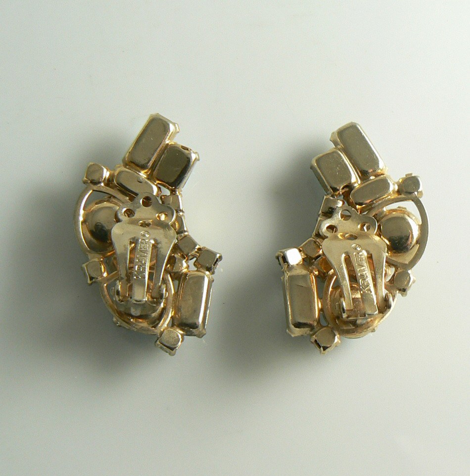 Kramer alexandrite rhinestone clip earrings lavender blue - Vintage Lane Jewelry