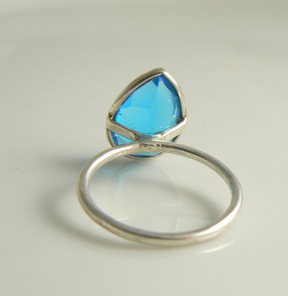 8ct London Blue Topaz Sterling Silver Ring - Vintage Lane Jewelry