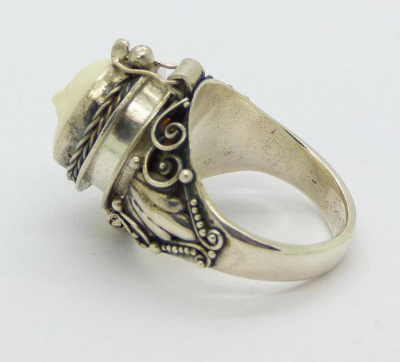 Balinese Bone Sterling Silver 925 Poison Ring, Pill Box Ring, Size 8 - Vintage Lane Jewelry