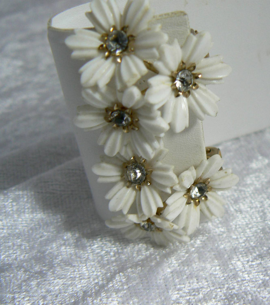 Coro White 3 Flower Plastic Earrings - Vintage Lane Jewelry