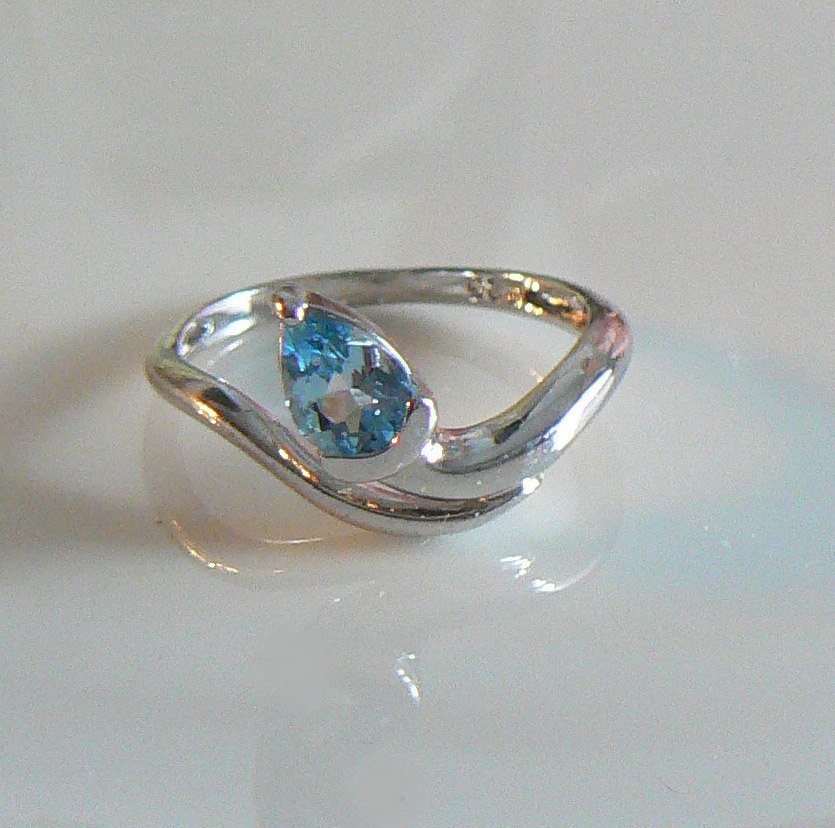 Sterling Silver And Blue Glass Stone Ring - Vintage Lane Jewelry