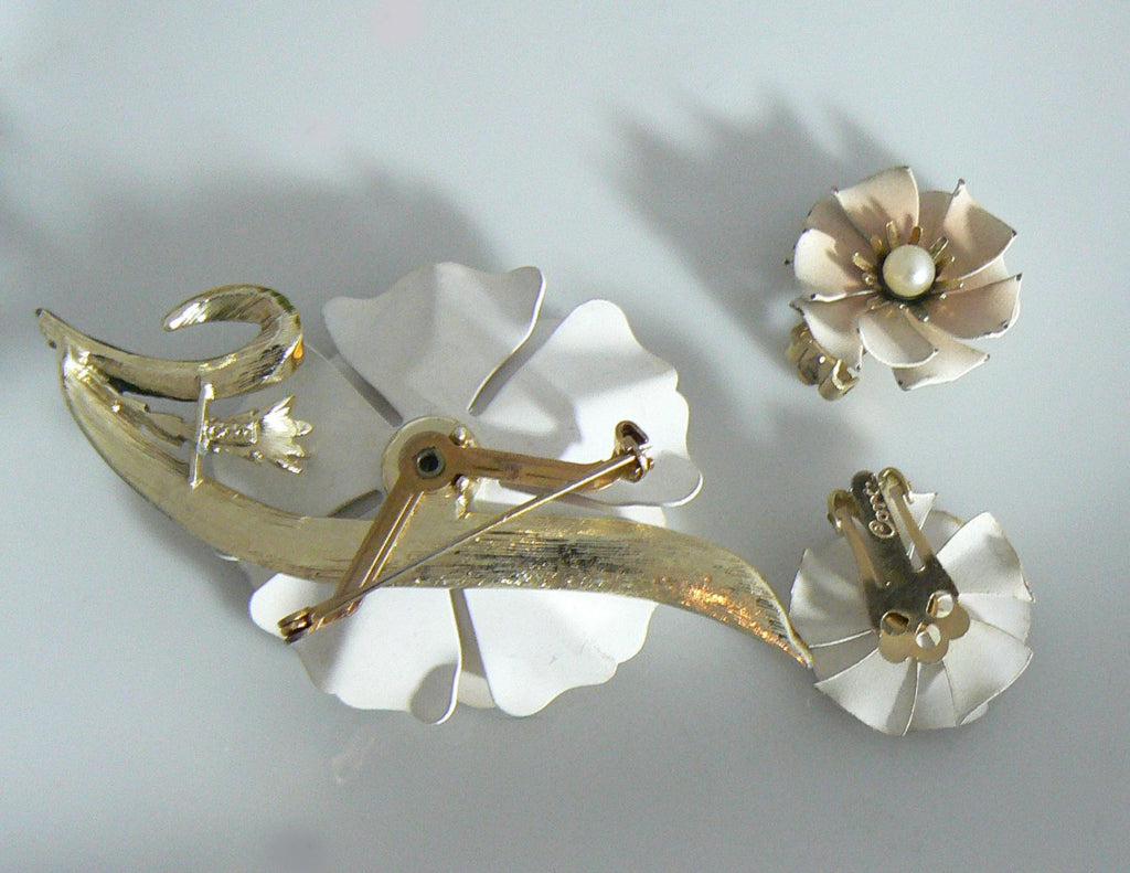 Coro Signed Vintage Pale Pink Flower Brooch And Clip On Earring Set - Vintage Lane Jewelry
