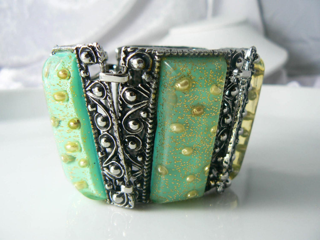 Gorgeous Green Confetti Lucite Chunky Bracelet Earring Set - Vintage Lane Jewelry