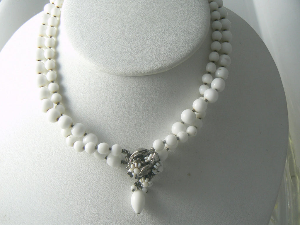 Home / necklace / Vintage Signed Eugene Milk Glass Necklace