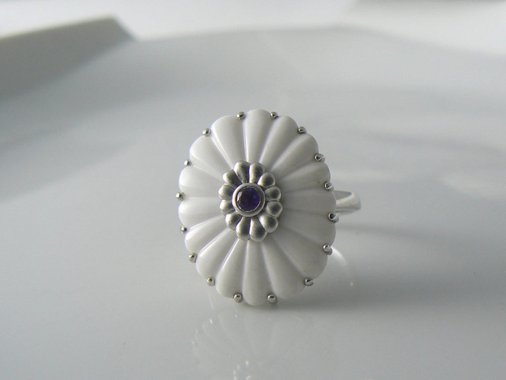 Sterling Silver White Carved Jade Amethyst Ring - Vintage Lane Jewelry