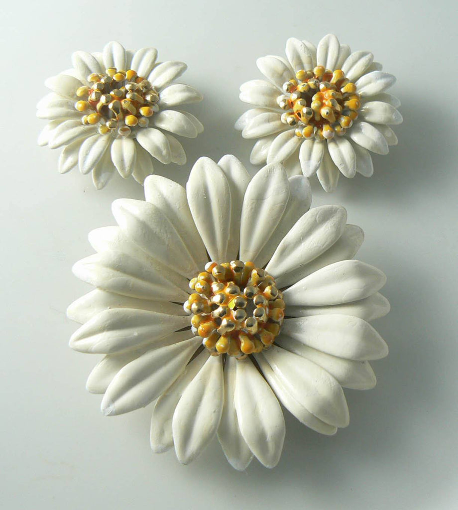Enameled Gold Tone Daisy Flower Brooch Pin Clip-on Earrings - Vintage Lane Jewelry