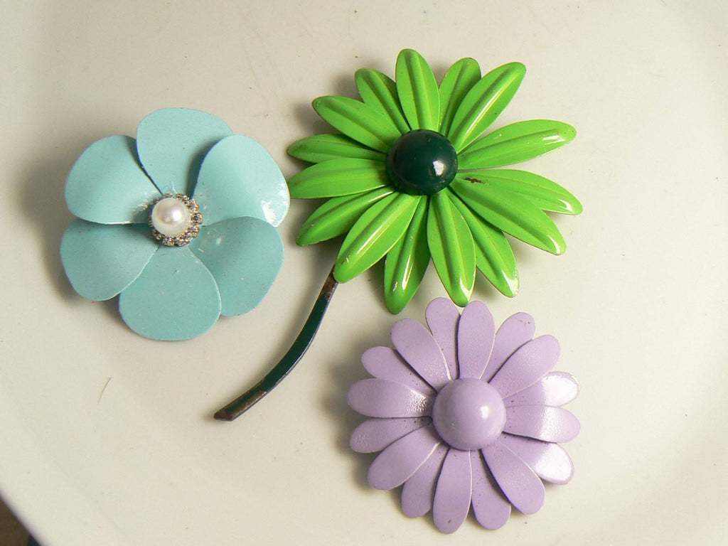 Vintage Enamel Flower Lot Pins, Daisies - Vintage Lane Jewelry