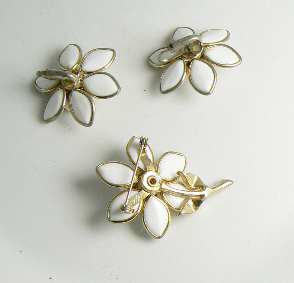Vintage Coro white Milk Glass Demi Parure, Flower brooch and Clip Earrings - Vintage Lane Jewelry