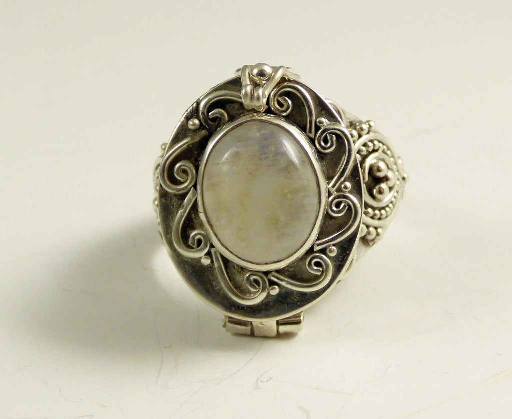 Balinese Poison Rainbow Moonstone Sterling Silver Ring - Vintage Lane Jewelry